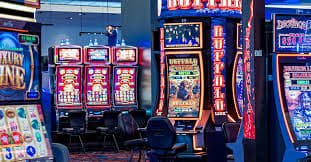 Bangladesh adults browsing 09 bat baccarat tables and strategy on phones